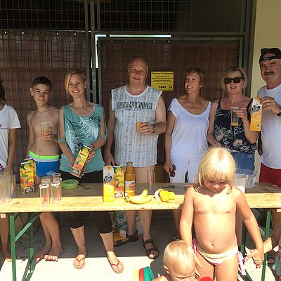 Faire Cocktails beim FAIRienspiel im Freibad in Krumbach