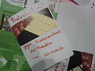 Protestblatt gegen Kinderarbeit bei der Schokoladenproduktion