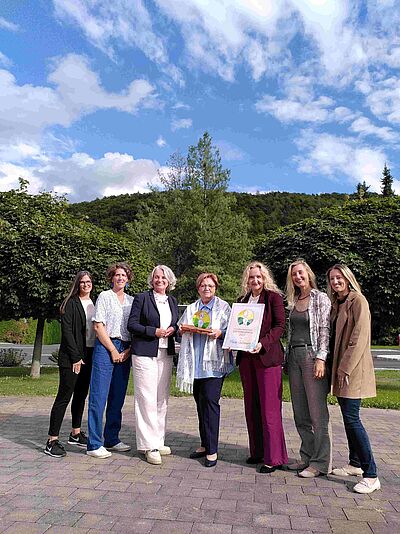 Jury mit Preisträgerin