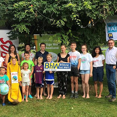 Gruppenfoto beim FAIRienspiel im Freibad in Edlitz