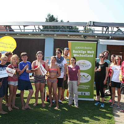 Gruppenfoto aus dem Freibad beim FAIRienspiel 2017 in Pitten