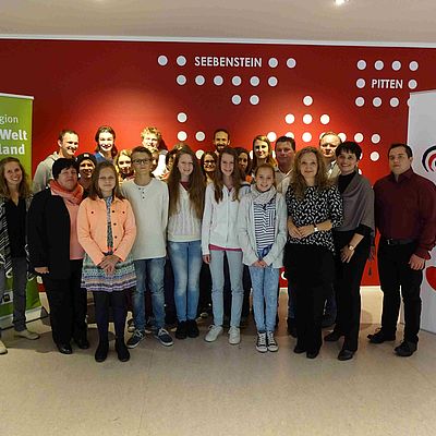 TeilnehmerInnen bei der ersten Jugendkonferenz der Fairen Welt-Buckligen Welt-Wechselland