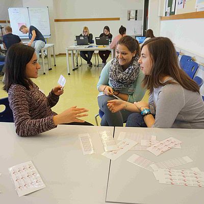 SchülerInnen bei einem Workshop 