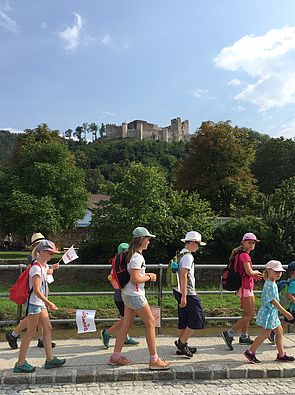 TeilnehmerInnen des FAIRienspiel 2018 in Kirchschlag beim Geocaching