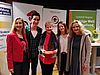 Edith Tippel, Musiker Luke Andrews, Anni Fassl, Margit Sauer und Ingrid Schwarz beim Fest der Freiwilligen 